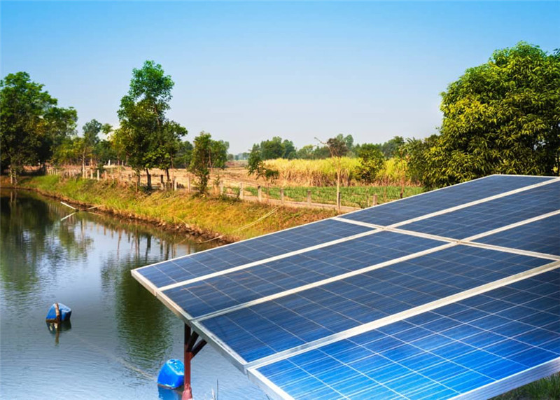 solar-pump-draws-water-from-pond